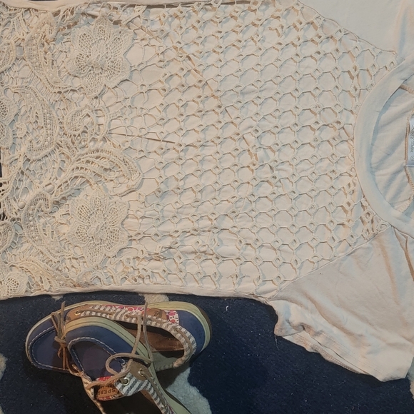 Beautiful  top - Picture 2 of 5